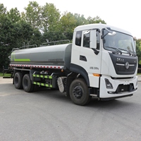 Camion-citerne à eau verte robuste avec pompe à haut débit pour les projets d'assainissement urbain et d'irrigation paysagère