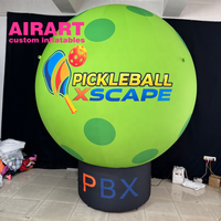Pickleball gonflable personnalisé AIRART ajouter un modèle de sphère gonflable de base pour la promotion d'événements de tournois de pickleball
