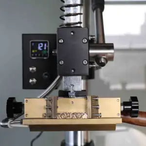 नई समुद्भरण मैनुअल चमड़े के कागज लकड़ी मशीन गर्मी प्रेस मशीन पत्र गर्म पन्नी मुद्रांकन मशीन