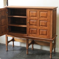 Armoire de rangement pour salon en bois massif avec portes doubles, design mid-century - Meuble de bar pour salon, durable, grande capacité