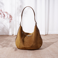 Sac Hobo en Daim Fendu Style Vintage Marron Caramel, Sac à Bandoulière en Cuir avec Logo Personnalisé et Quincaillerie Argentée