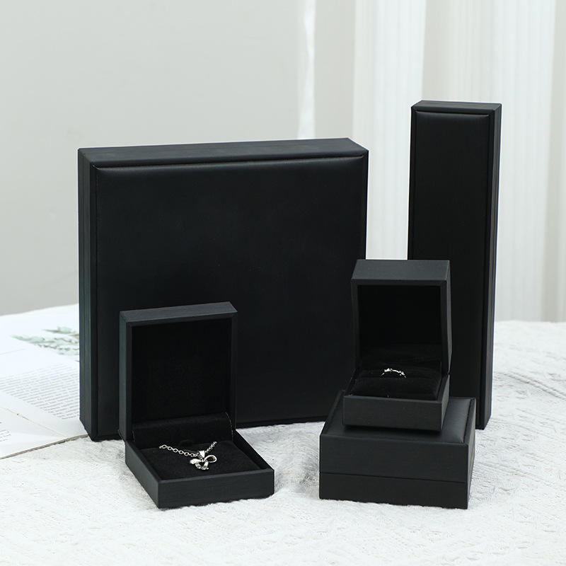 Boîte à bague noire