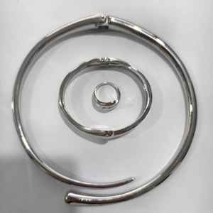 طقم سوار عنق نسائي أنيق هندسي وأمريكي أنيق ومطلية بالذهب وخواتم دائرية من المعدن الثقيل ، ذكرى سنوية ناعمة - Product Image 5