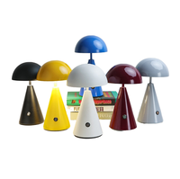 Lampe de table LED tactile sans fil rechargeable à piles moderne avec abat-jour en métal et luminosité réglable pour chambre à coucher, café, bar