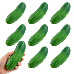 Balle anti-stress en forme de cornichon en PU pour soulager le stress - Product Image 1