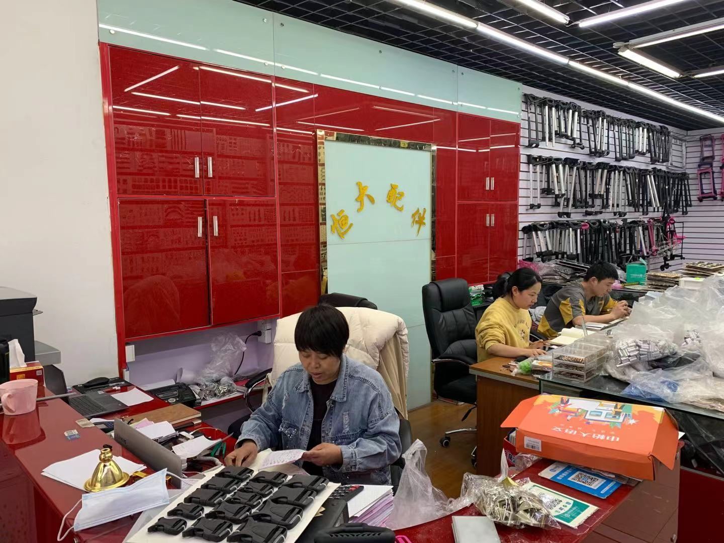 Yiwu Hengchi Bag Accessories Co., Ltd.