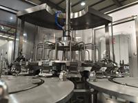 Machine de remplissage d'eau en bouteille PET Brenu entièrement automatique 3 en 1, 200 ml-2000 ml, projet clé en main, ligne de production d'eau en bouteille