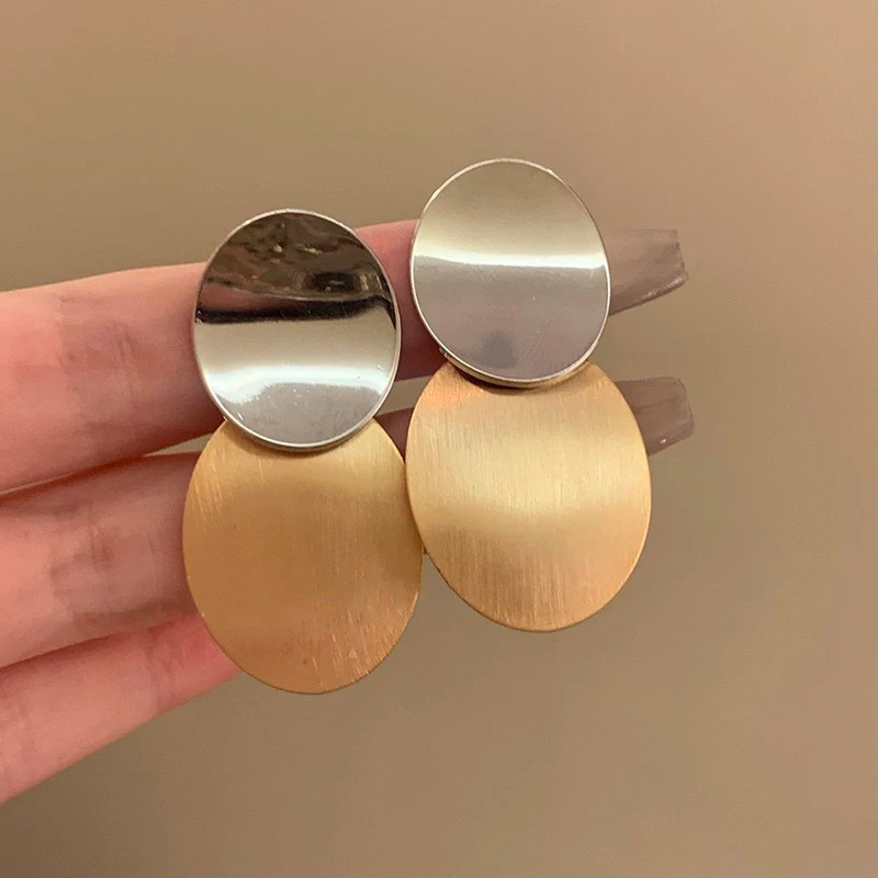 Oval gold earrings