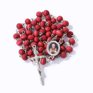 Chapelet catholique avec image du pape et croix perles en bois rouges chapelet de prière religieux parfait pour la prière de sacrement de baptême - Product Image 5