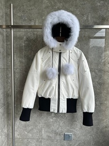 Chaqueta de invierno para mujer Bechance, estilo europeo, corta, ajustada, de plumón, gruesa, cálida, con forro de piel, muy vendida. - Product Image 6