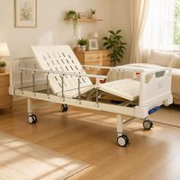 Lit d'hôpital en métal à quatre sections avec porte-carte patient et double roulettes pour usage en salle générale