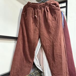 Balles de 50 kg de vêtements usagés d'hiver mélangés, pantalons de jogging lourds, machine à emballer - Product Image 3