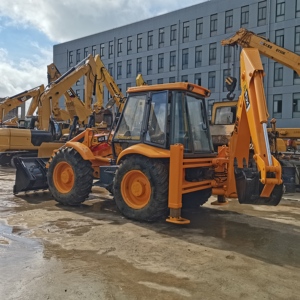 Chargeuse-pelleteuse JCB 4CX d'occasion 4x4, faible nombre d'heures de fonctionnement, bon état, moteur, boîte de vitesses, roulement, moteur, charge nominale de 2100 kg, à vendre - Product Image 2