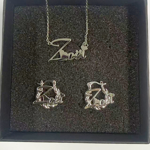 Collana e orecchini personalizzati in acciaio inossidabile UWIN, set da 2 pezzi, gioielli con nome ipoallergenici per ragazza - Product Image 6