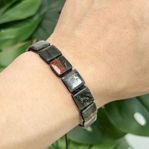 <span class=keywords><strong>Bracelet</strong></span> artisanal TeoWaki en pierre de sang africaine, cordon en macramé noir réglable avec perles rectangulaires en pierre de sang - Product Image 3