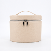 Trousse de Toilette Imperméable en Cuir Vegan Grainé Beige avec Fermeture Éclair pour Femme, Idéale pour les Voyages – Vente en Gros Usine Certifiée GRS BSCI, Logo Personnalisé