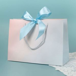 Bolsa de Papel Premium de Alta Calidad LILA con Asa de Listón, Empaque de Papel Elegante para Compras - Product Image 4