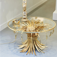 Table basse de luxe moderne en acier inoxydable et verre, avec décoration artisanale en laiton motif épi de blé, pour hall d'hôtel