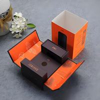 Boîte cadeau avec base rigide en carton, design en mousse à cavités, impression UV sélective et décoration artistique