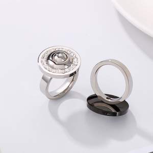 Bague Tournante Circulaire Tendance Européenne pour Femme, Disque Rotatif avec Décoration Centrale Pavée de Cristaux - Product Image 2