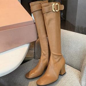 Botas de cuero genuino para mujer, estilo otoño-invierno, con cremallera, punta cuadrada, hasta la rodilla, diseño de lujo, personalizadas. - Product Image 3