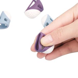 新しいホームソーイングアクセサリーシンプルなアンチピンチシリコーン指スリーブニードルプレッサーシンブルカバーホームシンブルツール - Product Image 4