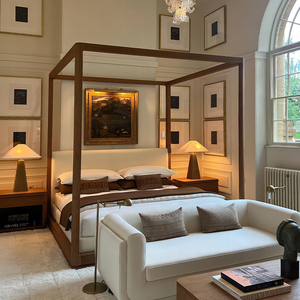 Rh कॉर्टा फ्रेंच दीवार बिस्तर राजा आकार चार पोस्टर ठोस लकड़ी के फ्रेम बेज असस्टर्ड हेडबोर्ड लक्जरी सफेद लिनन डिजाइन - Product Image 1