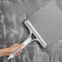 Brosse de nettoyage de vitres de voiture à jet d'eau avec raclette de douche et manche en caoutchouc de silicone PP pour salle de bain et sols