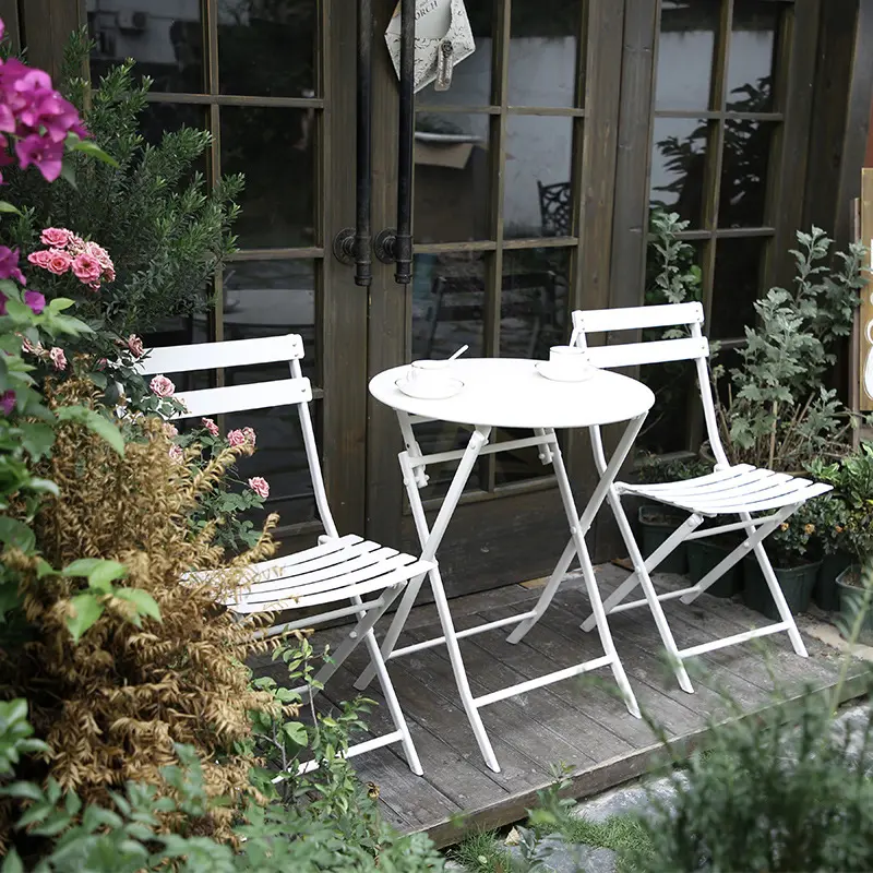 Wholesale Metal Garden Chair and Table European Garden Set with 2 Chairs and 1 Table for Cafes Restaurant