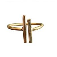 Bague Croix Moderne en Laiton Plaqué Or Unisexe pour Usage Quotidien Bijoux Chrétiens Design Minimaliste