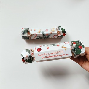 กล่องบรรจุภัณฑ์สำหรับแคร็กเกอร์ทรงขนมบอนบอนคริสต์มาสปิดด้วยริบบิ้นทรงหกเหลี่ยมออกแบบได้ตามต้องการ - Product Image 4