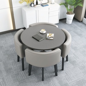 Mesa de Comedor Redonda Moderna de Madera con Cuatro Sillas, Ideal para Espacios de Comedor Contemporáneos Pequeños y Uso Diario - Product Image 1