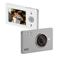 Mini-caméra 2026 ultra-mince avec boîtier carré en ABS, capteur CMOS 8MP, lampe torche LED, vidéo HD 1080P, prise en charge MicroSD, chargement USB-C, écran LCD IPS 2,4 pouces, DC36