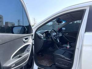 Santa Fe 2.0T 4WD Smart 2017, <span class=keywords><strong>7</strong></span> <span class=keywords><strong>Plazas</strong></span>, Techo Solar Automático y Asientos Eléctricos, SUV Usado - Product Image 4