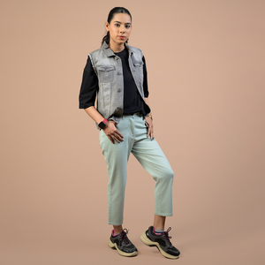 Relaxed Fit Cropped <b>Trousers</b> for Outdoor and Casual Fashion Premium Ladies Capri Pants Breathable Cotton Cropped Bottoms - Product Image 3