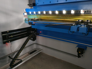Pressa Piegatrice Idraulica CNC Colgar 250 Tonnellate 4000mm Completamente Automatica per Lamiera - Product Image 3
