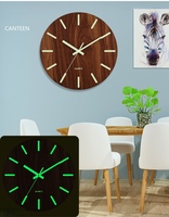 Horloge murale ronde en bois au design simple, mouvement silencieux à quartz lumineux, fonction phosphorescente pour la décoration de la maison, du bureau ou de la cabane