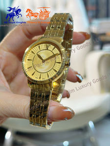 Montre à quartz en acier inoxydable de haute qualité avec logo personnalisé pour femmes, design audacieux, minimaliste, boîtier carré, modèle tendance - Product Image 4