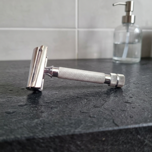 Nouvelle Arrivée Maclura – Rasoir de Voyage Écologique pour Hôtels, Lames Super Acier Inoxydable, Manche en Acier, Lame Unique pour le Visage - Product Image 3