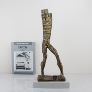 Scultura Astratta in Metallo Intagliato a Mano con Texture, Gambe in Marmo, Bronzo Dorato e Argento, Arte Moderna di Lusso per <span class=keywords><strong>Scrivania</strong></span>, Bancone o Showroom - Product Image 2