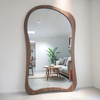 Miroir pleine longueur incurvé irrégulier moderne avec cadre en bois, miroir sur pied pour chambre à coucher, salon, couloir, décoration élégante pour la maison