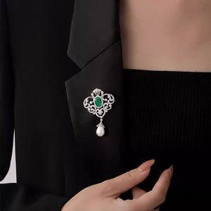 Broche de cuentas colgantes de cristal estilo palaciego <span class=keywords><strong>Vintage</strong></span> para mujer de gama alta nuevo Pin elegante de lujo LSBR8301 - Product Image 4