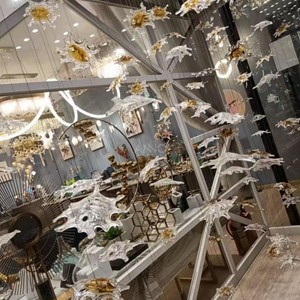 Lampadario Contemporaneo in Vetro ANNO con Petali per Villa di Lusso - Product Image 3