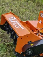 Débroussailleuse robotisée autonome avec télécommande GPS et broyeur sur chenilles pour vergers et remise en état des terres
