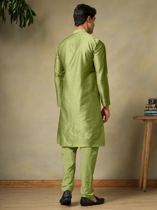 Conjunto de Kurta de Seda y Algodón Verde Mehendi para Hombre, Marca CHAAP, Acabado Artesanal, Transpirable, Ropa Étnica de Lujo, Festiva e Informal - Product Image 3