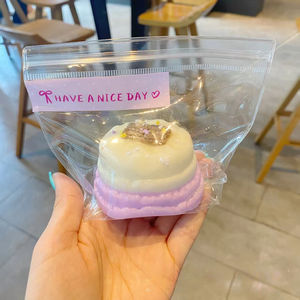 Jouets alimentaires en gros : Nouveau design, jouet souple anti-stress en forme de soufflé au fromage et gâteau aux fraises à presser - Product Image 4