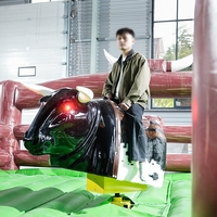 Taureau mécanique gonflable rouge pour enfants, jeux de plein air, contrôles de la machine