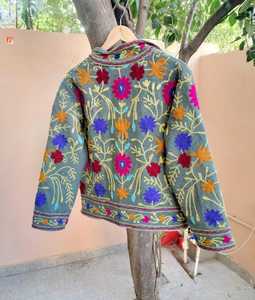 Veste Suzani en coton brodé floral, col mandarin, manches longues, faite à la main, vêtements d'extérieur pour femmes, style printemps - Product Image 2