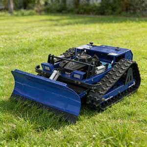 Tondeuse à gazon télécommandée pour vignoble avec pelle à neige pour la coupe de l'herbe inter-rangs des vignes et le déneigement hivernal - Product Image 2