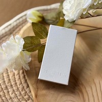 Emballage en papier cartonné blanc écologique de luxe personnalisé avec laminage mat et revêtement UV pour les produits de soin de la peau